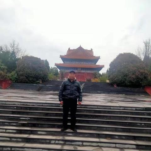 (银之守墓人下拉式酷漫屋)银之守墓人漫画免费阅读:探索神秘墓地与守护者的奇幻冒险 (银之守墓人下拉式酷漫屋)银之守墓人漫画免费阅读:探索神秘墓地与守护者的奇幻冒险